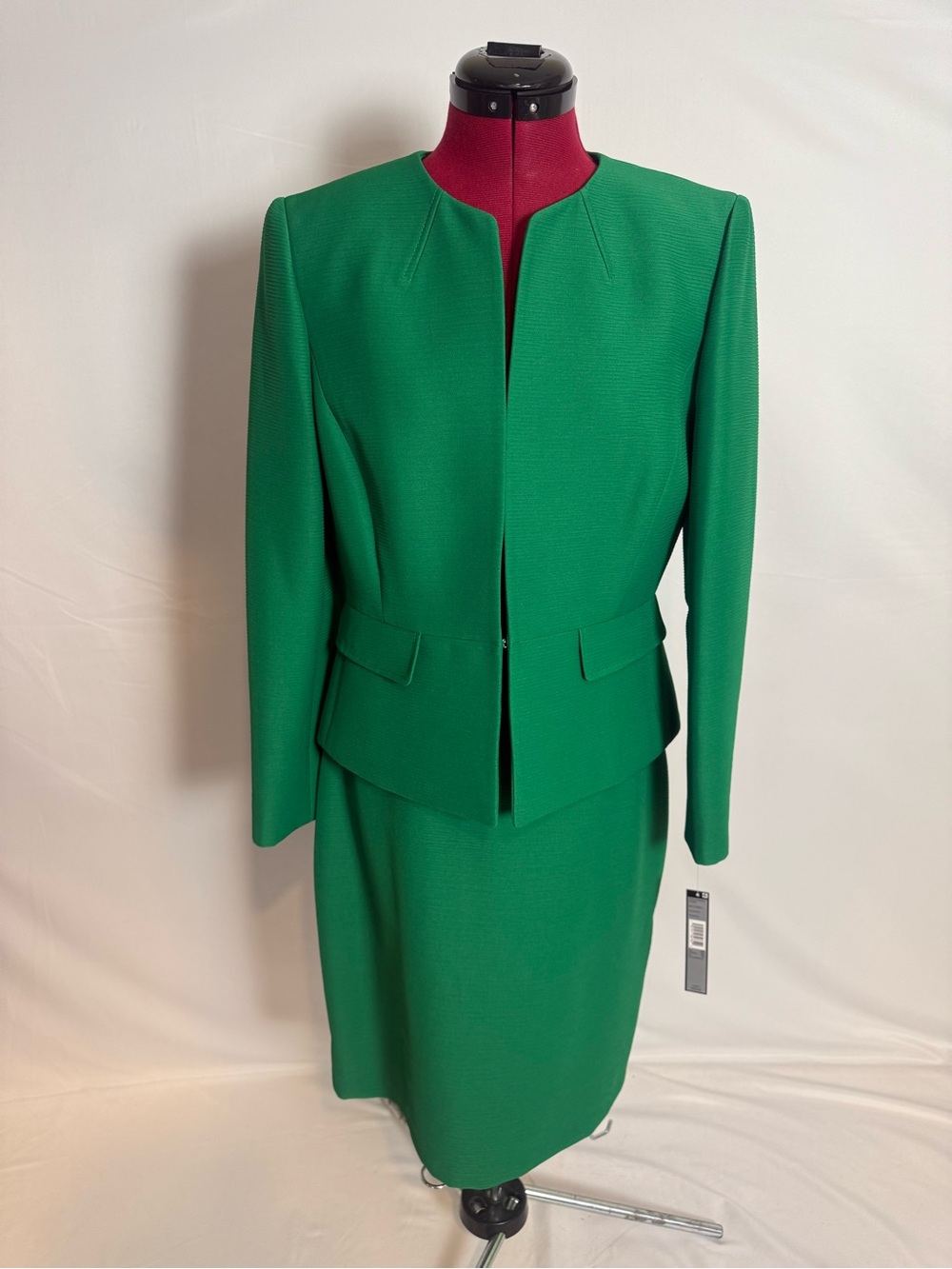 NWT Tahari ASL Skirt Suit Size 8P Kelly Green 2-Piece Set Blazer & Skirt